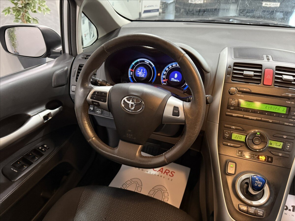 Toyota Auris Hatchback 1,8 l 73 kw