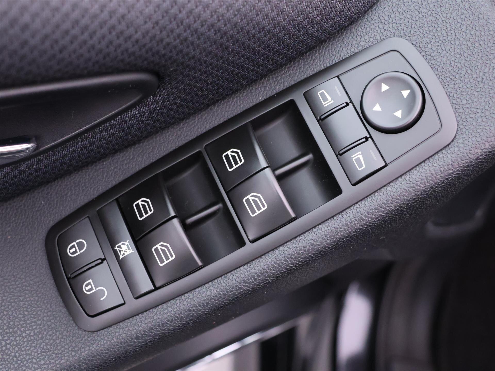 Mercedes-Benz Třídy B Hatchback 1,5 l 70 kw