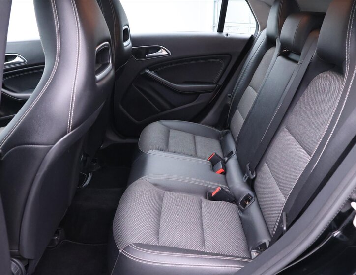 Mercedes-Benz CLA Kombi 1,5 l 80 kw