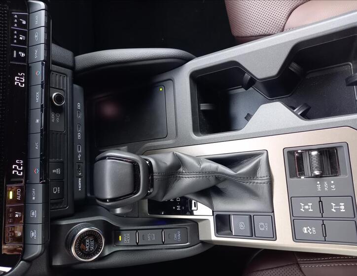 Toyota Land Cruiser 16