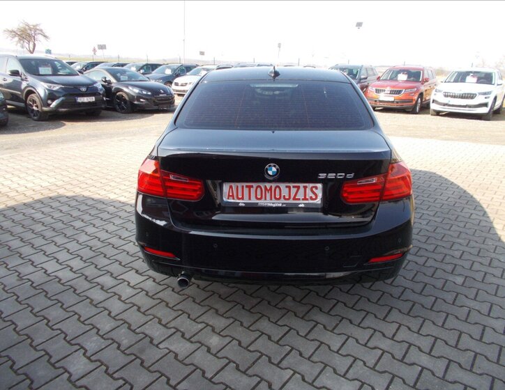 BMW Řada 3 Sedan / Limuzína 2,0 l 135 kw