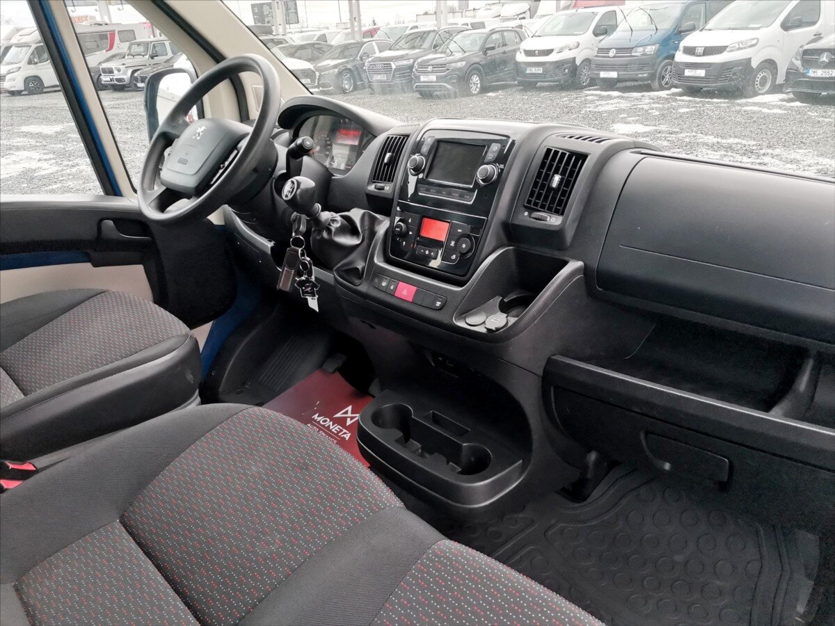 Peugeot Boxer Valník 2,2 l 121 kw