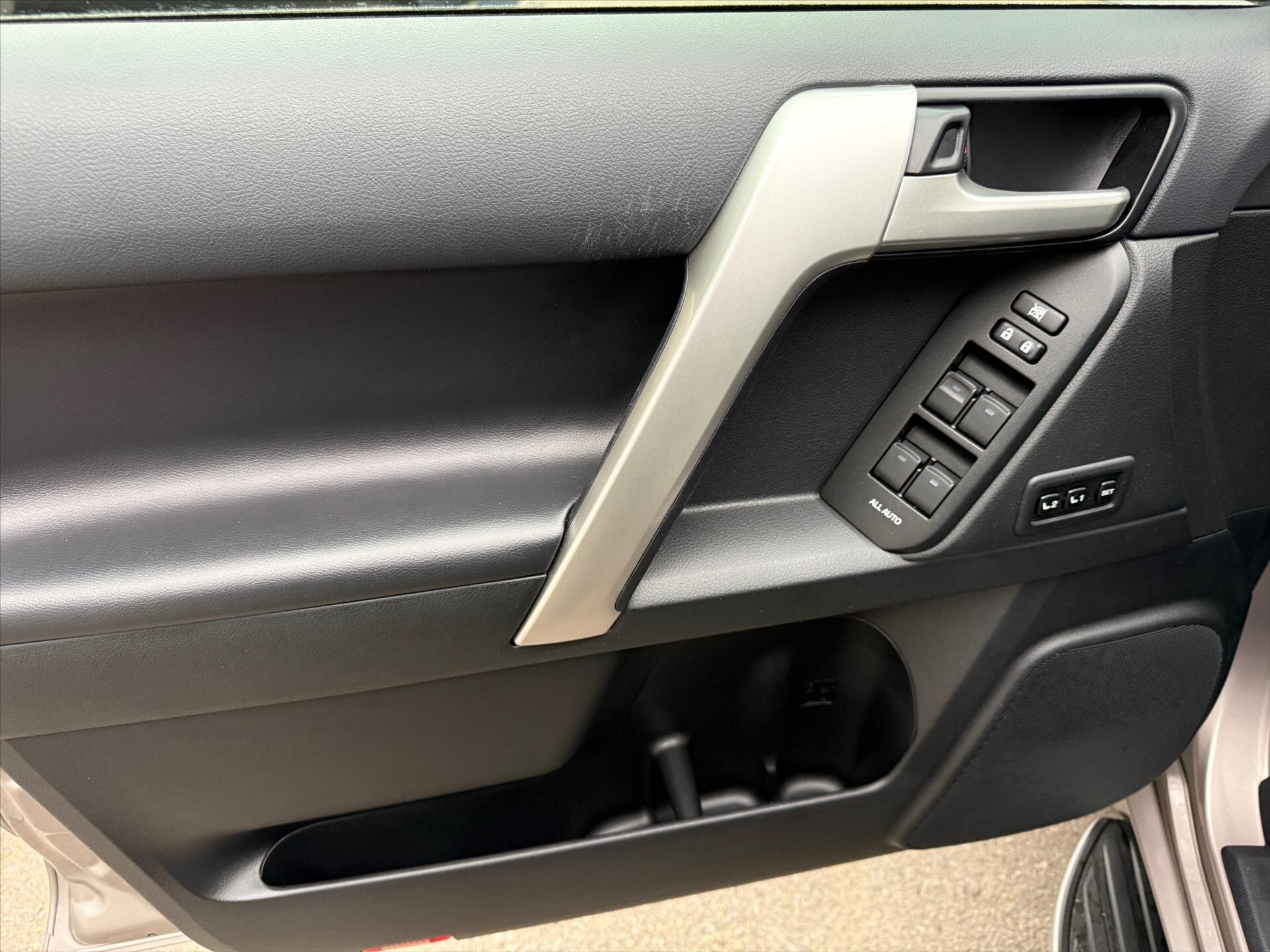 Toyota Land Cruiser SUV 2,8 l 150 kw