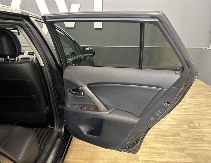 Toyota Avensis Kombi 2,0 l 91 kw