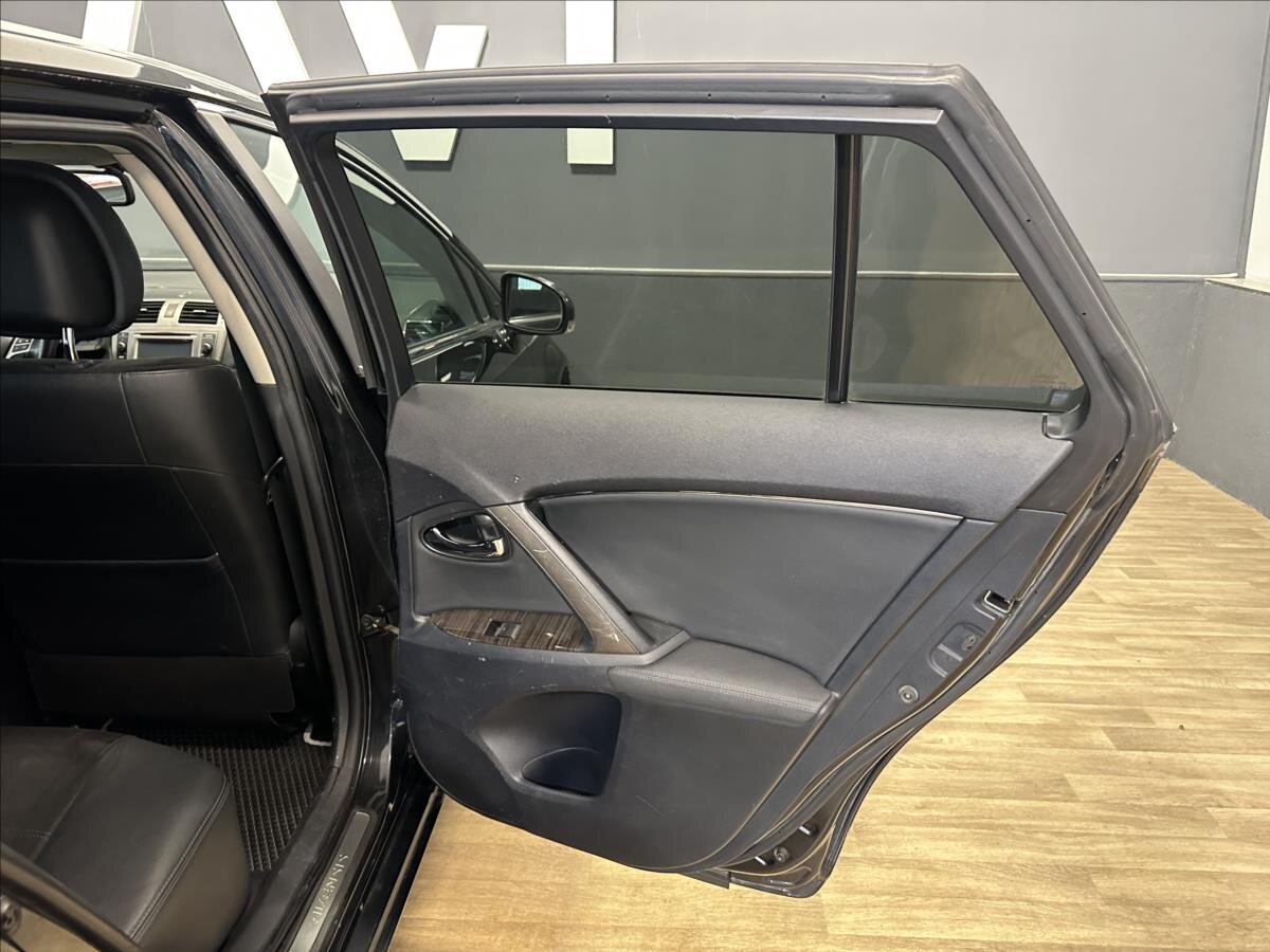 Toyota Avensis Kombi 2,0 l 91 kw