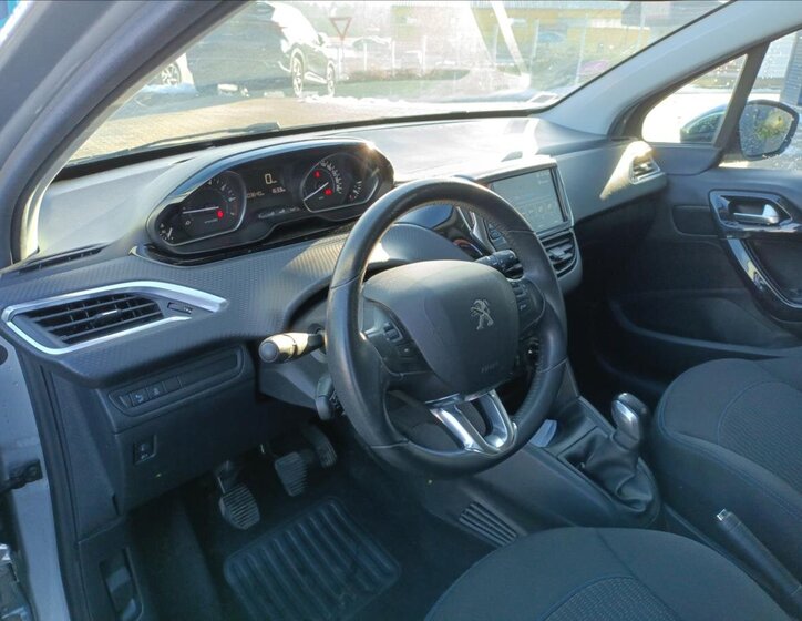 Peugeot 208 Hatchback 1,2 l 60 kw