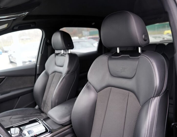 Audi Q7 25