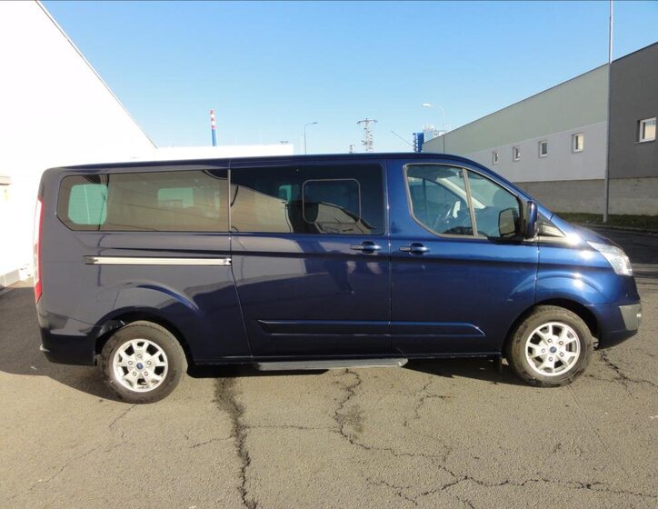 Ford Tourneo Custom 3