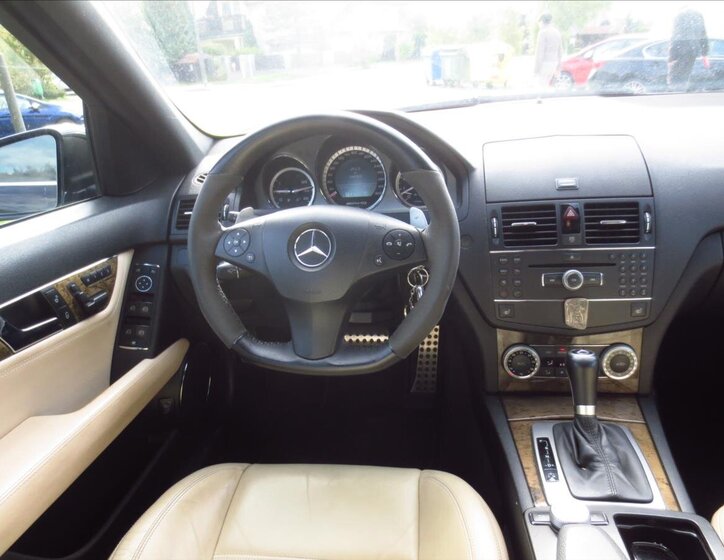 Mercedes-Benz Třídy C Kombi 6,2 l 336 kw