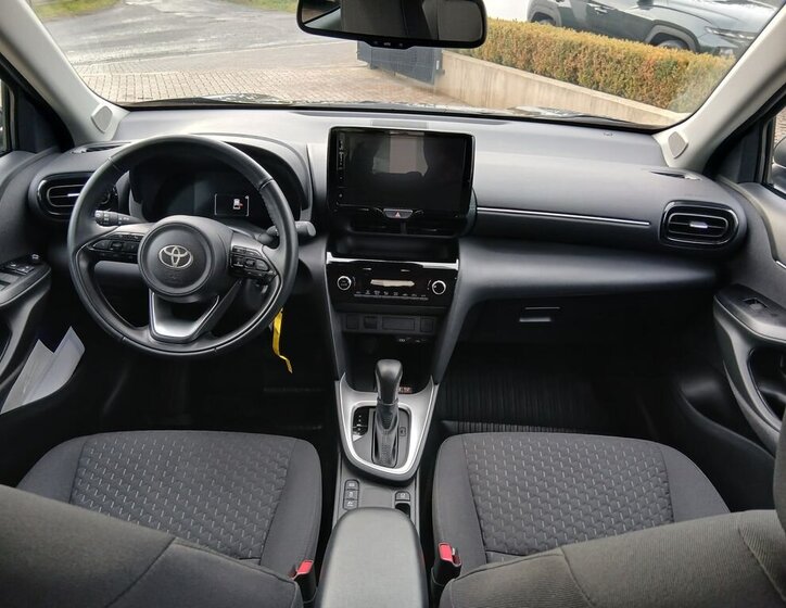 Toyota Yaris Cross 16