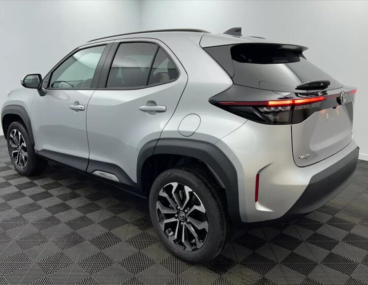 Toyota Yaris Cross 4