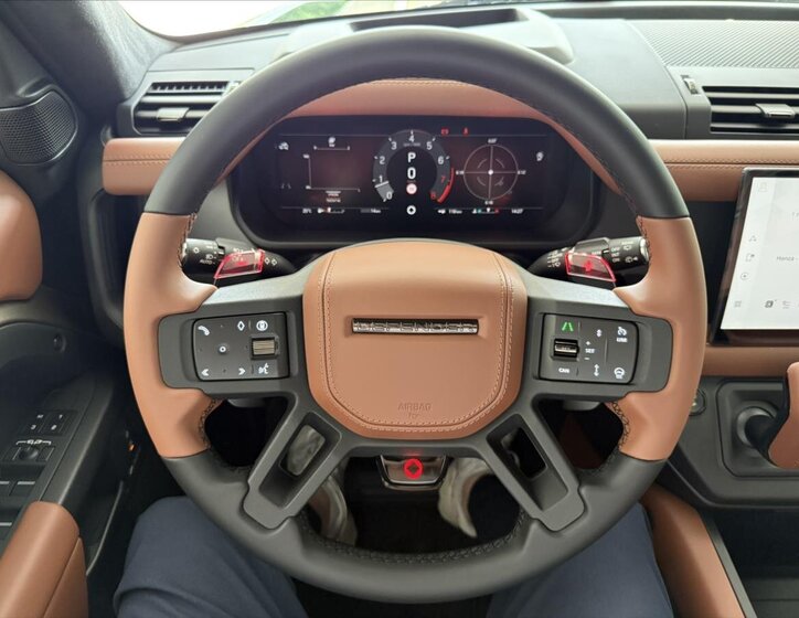 Land Rover Defender SUV 4,4 l 467 kw