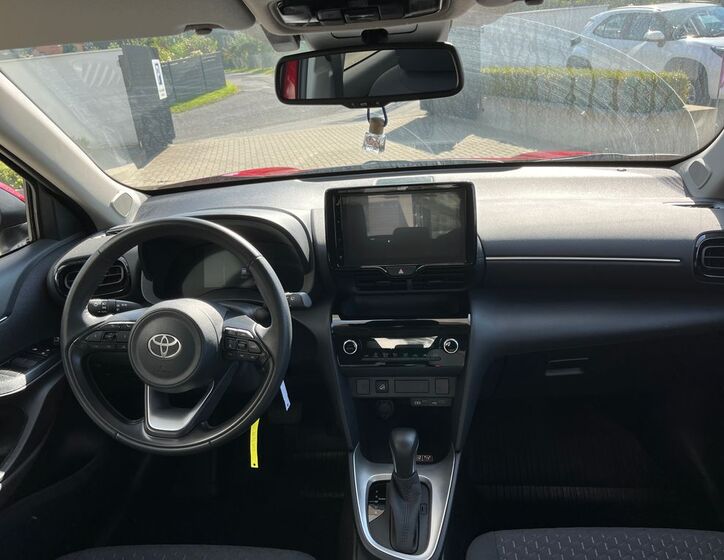 Toyota Yaris Cross 18