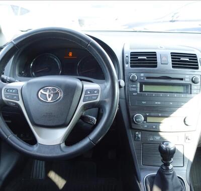 Toyota Avensis 8