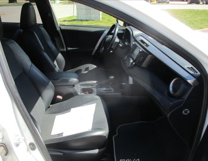 Toyota RAV4 SUV 2,5 l 145 kw