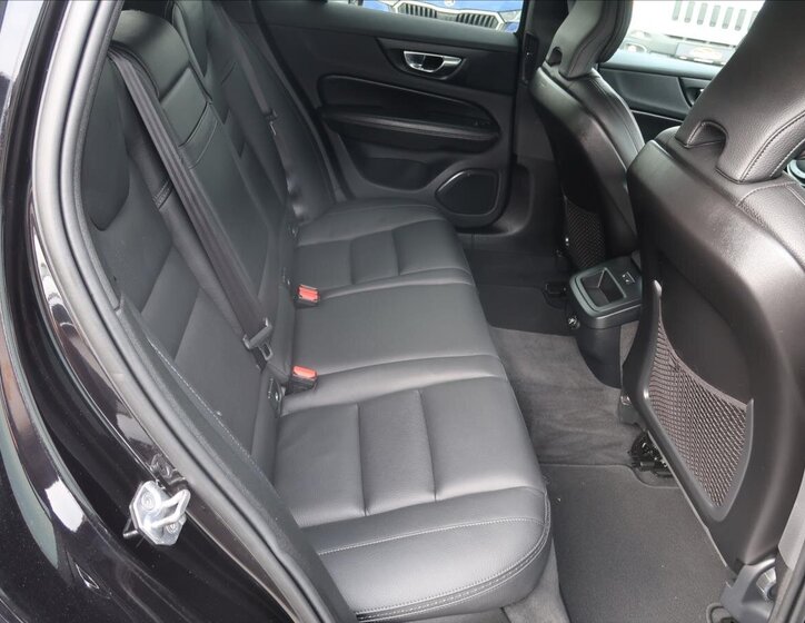 Volvo V60 Kombi 2,0 l 140 kw