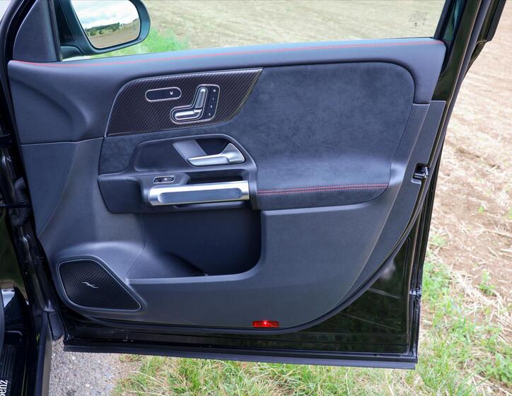 Mercedes-Benz GLB 13