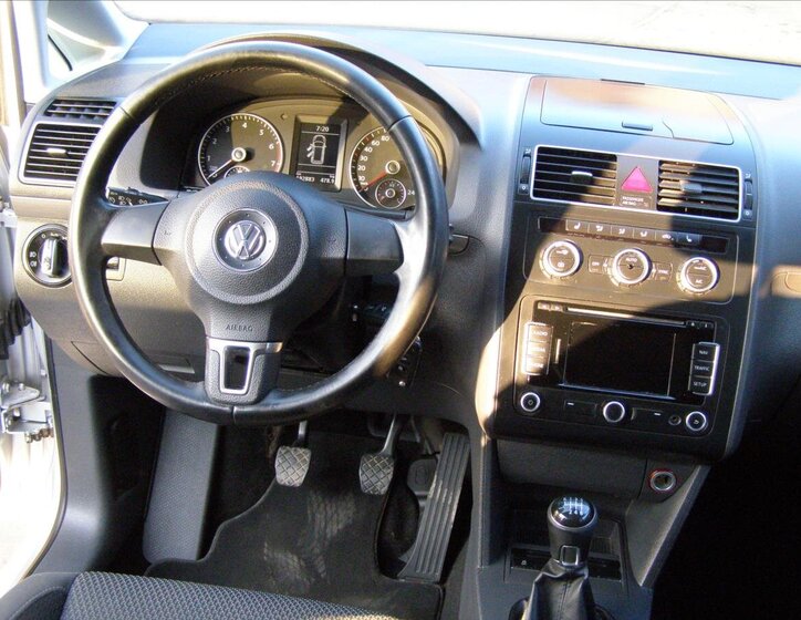 Volkswagen Touran MPV 1,2 l 77 kw