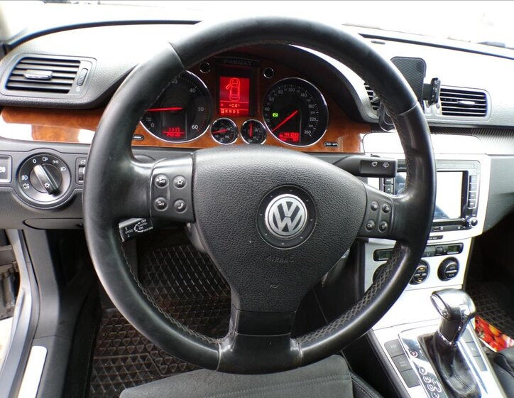 Volkswagen Passat Sedan 2,0 l 103 kw