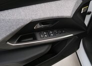 Peugeot 5008 SUV 1,2 l 100 kw