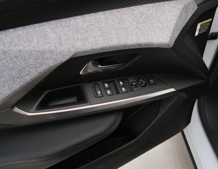 Peugeot 5008 SUV 1,2 l 100 kw