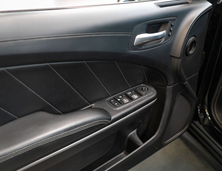 Dodge Charger Sedan / Limuzína 6,4 l 361 kw