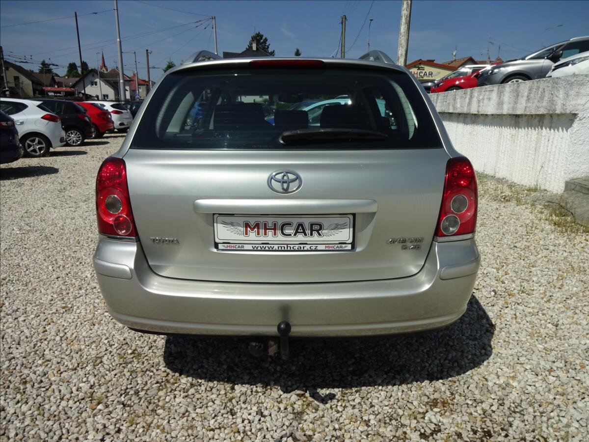 Toyota Avensis Kombi 2,0 l 93 kw