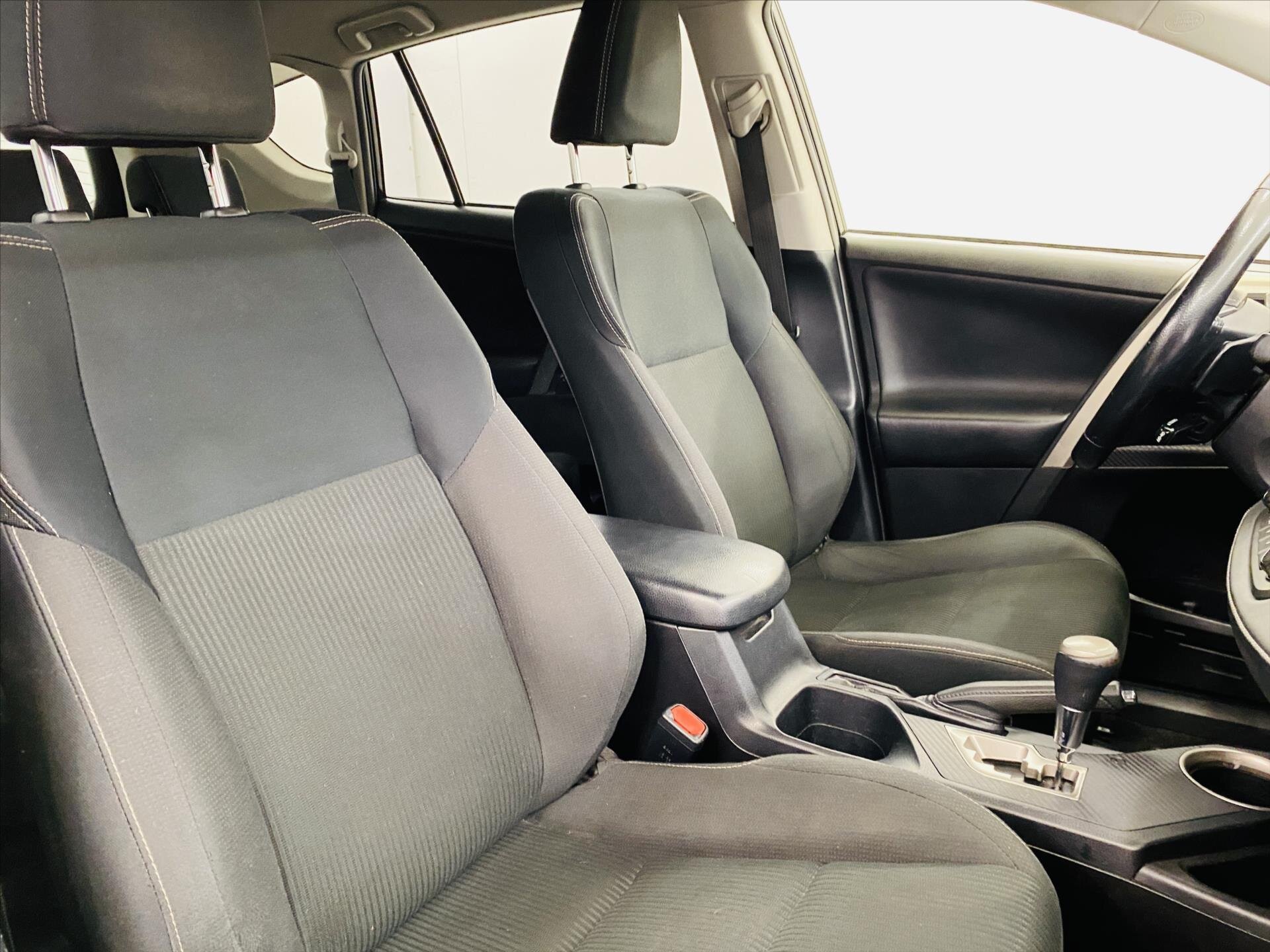 Toyota RAV4 SUV / Terénní 2,0 l 112 kw