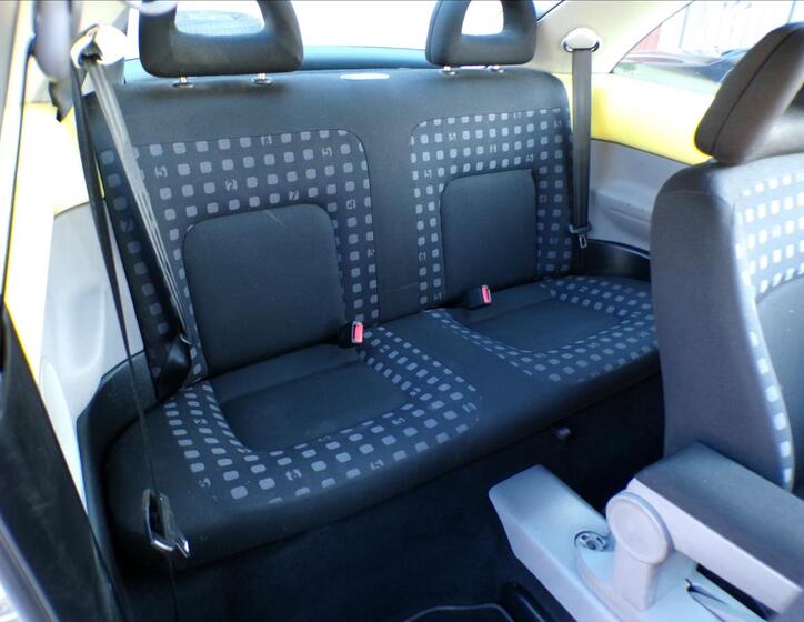 Volkswagen New Beetle 14