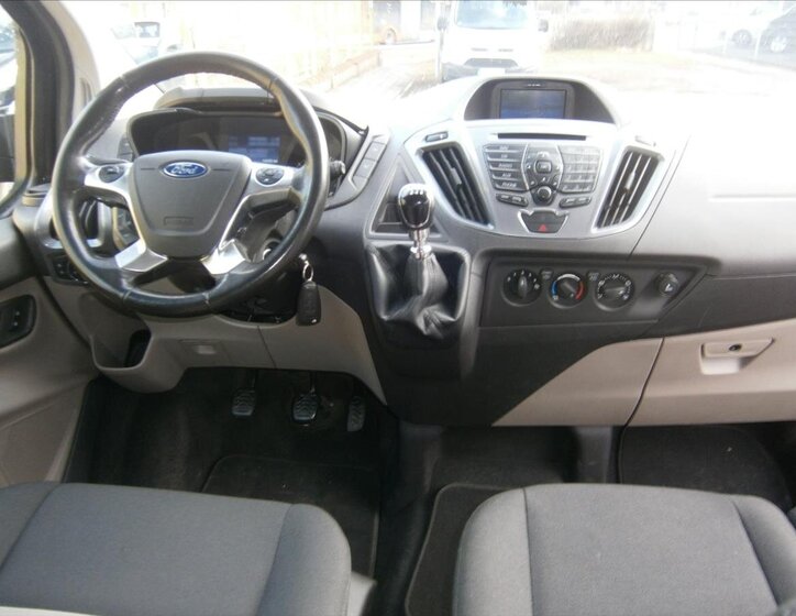 Ford Tourneo Custom 14
