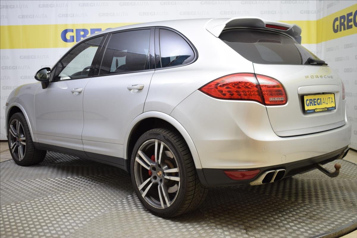 Porsche Cayenne SUV / Terénní 4,8 l 405 kw