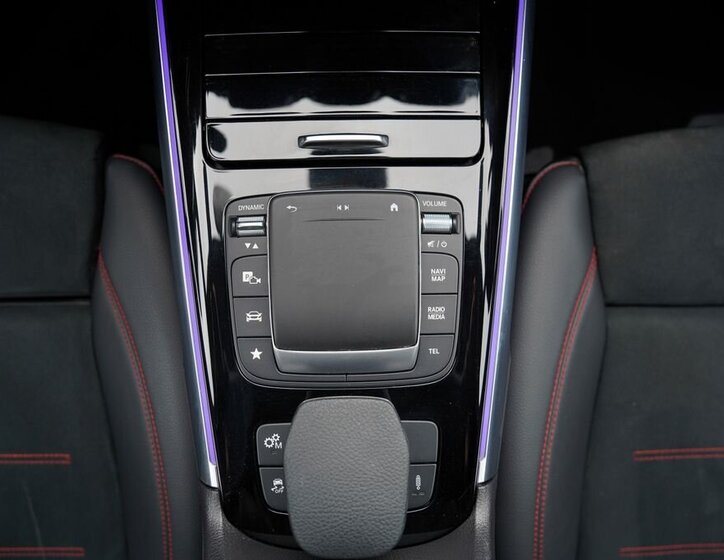 Mercedes-Benz GLB SUV / Terénní 2,0 l 225 kw