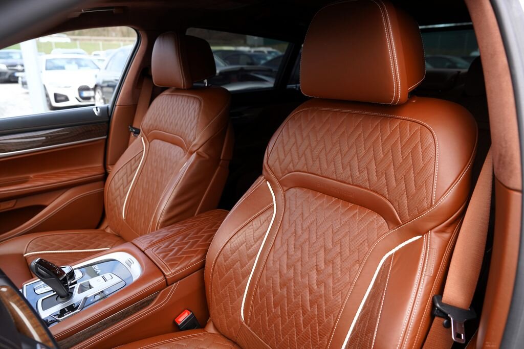 BMW Řada 7 Sedan / Limuzína 6,6 l 430 kw