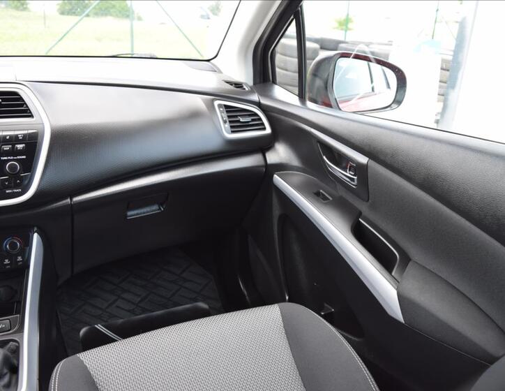 Suzuki SX4 S-Cross 27