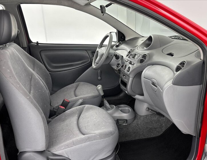 Toyota Yaris Hatchback 998,0 50 kw