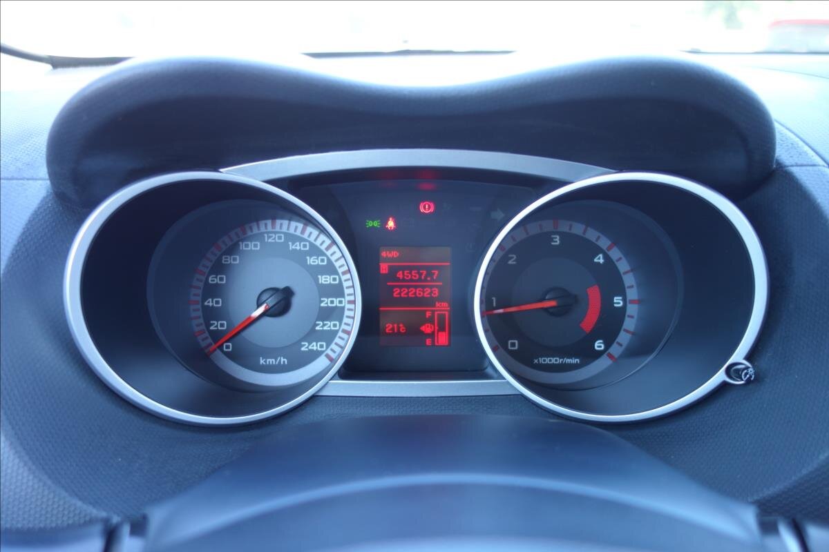 Mitsubishi Outlander SUV / Terénní 2,0 l 103 kw