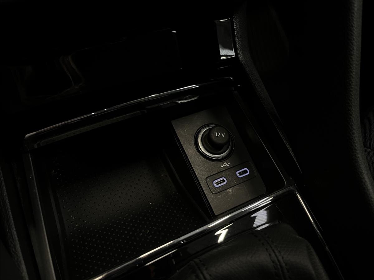 Škoda Karoq SUV 1,5 l 110 kw