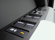 Land Rover Defender 10