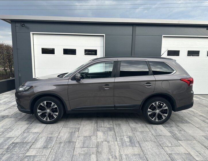 Mitsubishi Outlander SUV / Terénní 2,3 l 110 kw