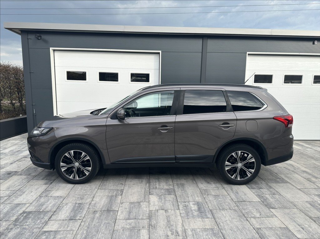 Mitsubishi Outlander SUV / Terénní 2,3 l 110 kw