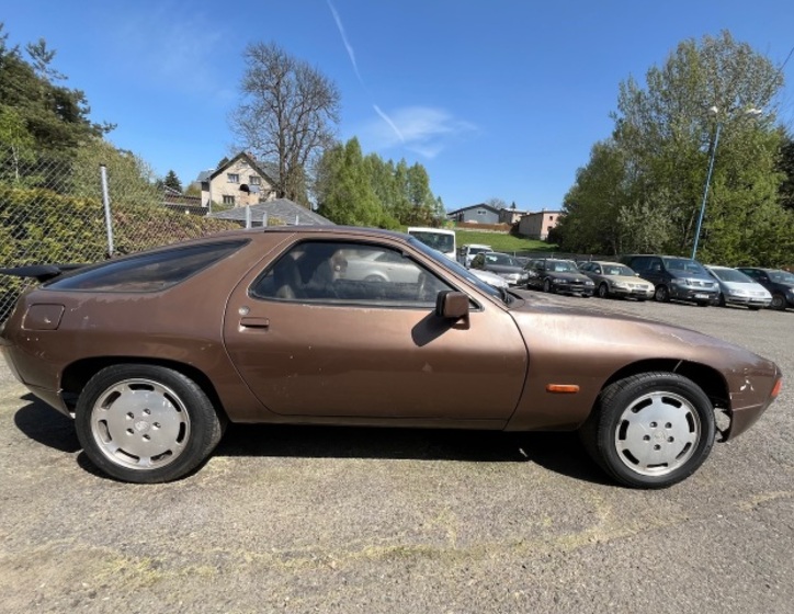 Porsche 928 6