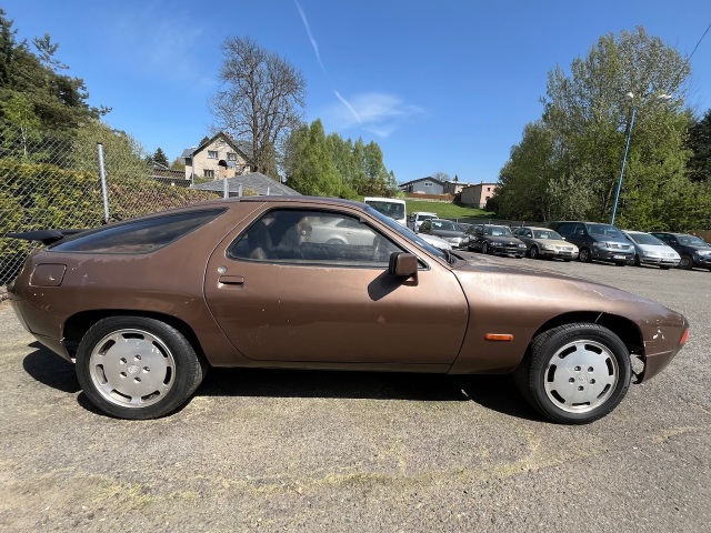 Porsche 928