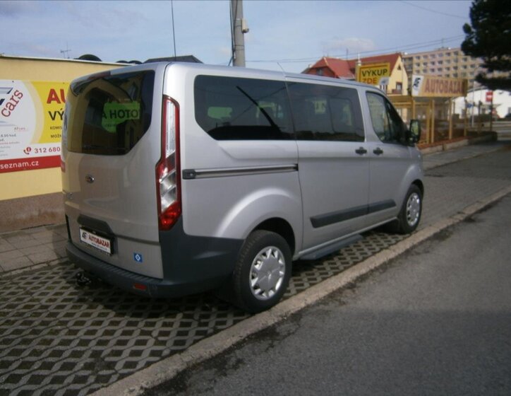 Ford Tourneo Custom Kombi 2,0 l 96 kw