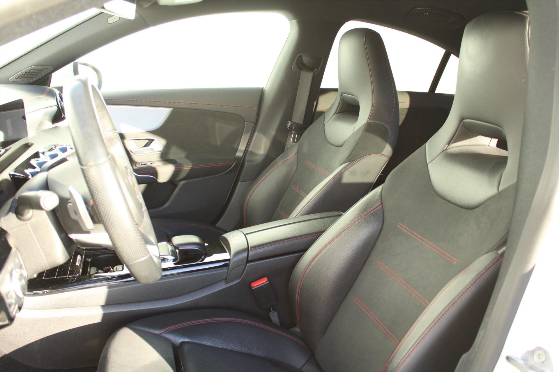 Mercedes-Benz CLA Sedan 2,0 l 140 kw