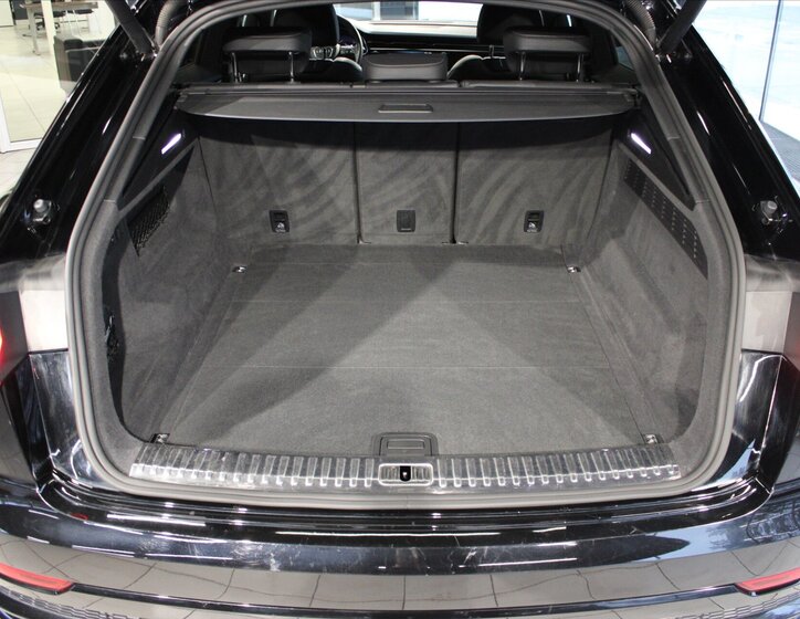 Audi Q8 SUV 3,0 l 210 kw