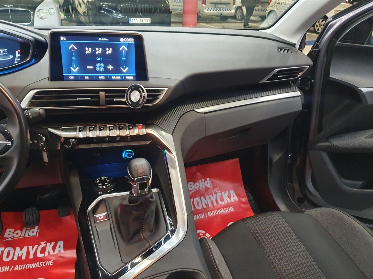 Peugeot 3008 SUV 1,2 l 96 kw