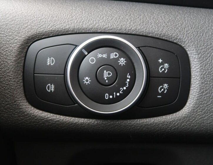 Ford Transit Custom Skříň 2,0 l 77 kw