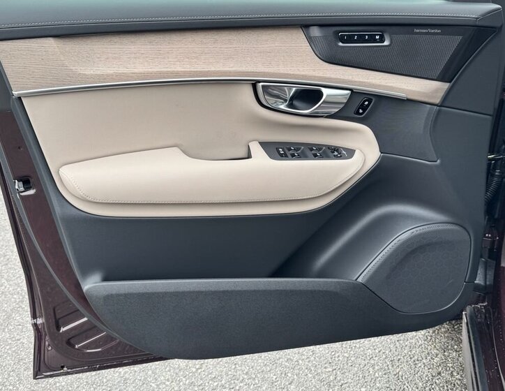 Volvo XC90 SUV / Terénní 2,0 l 184 kw