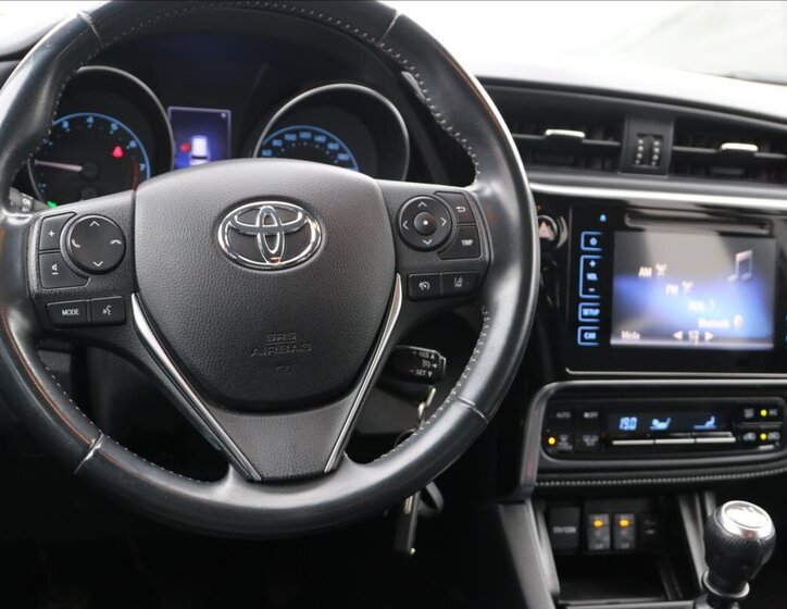 Toyota Auris Kombi 1,6 l 97 kw