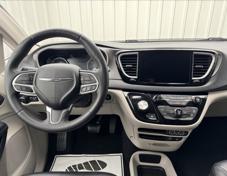 Chrysler Pacifica 31